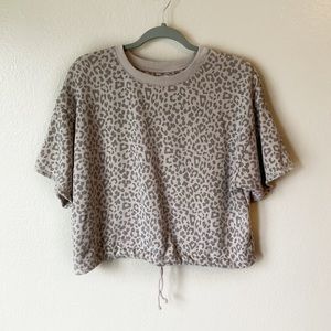 American Eagle Animal Print Cropped Sweatshirt size‎ xs